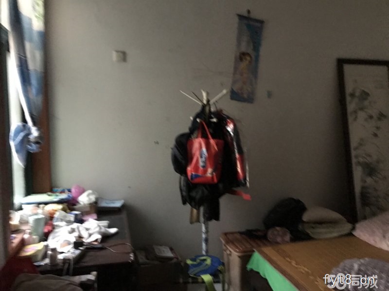 法姬娜简装一楼带院三室101平方产证齐全可以过户按揭五无税