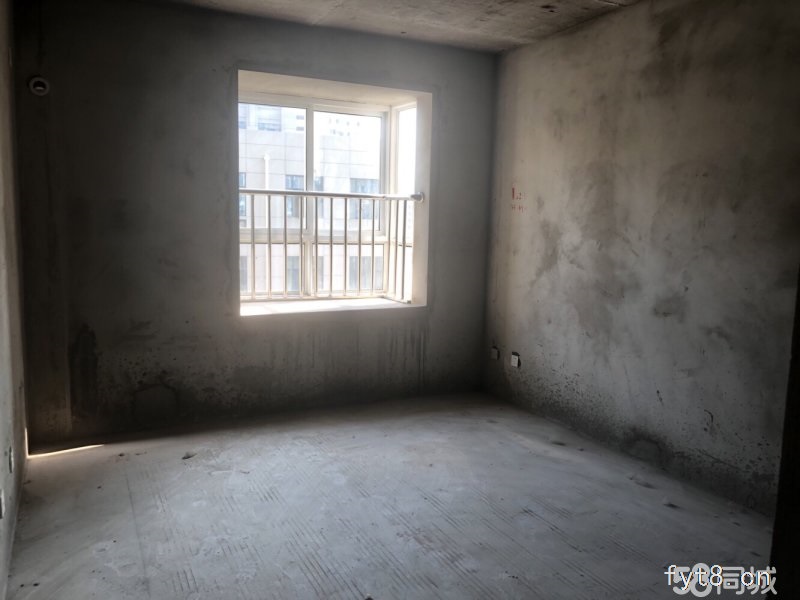 和顺小区电梯房117平方两梯三户边套低层采光好南北通透三室